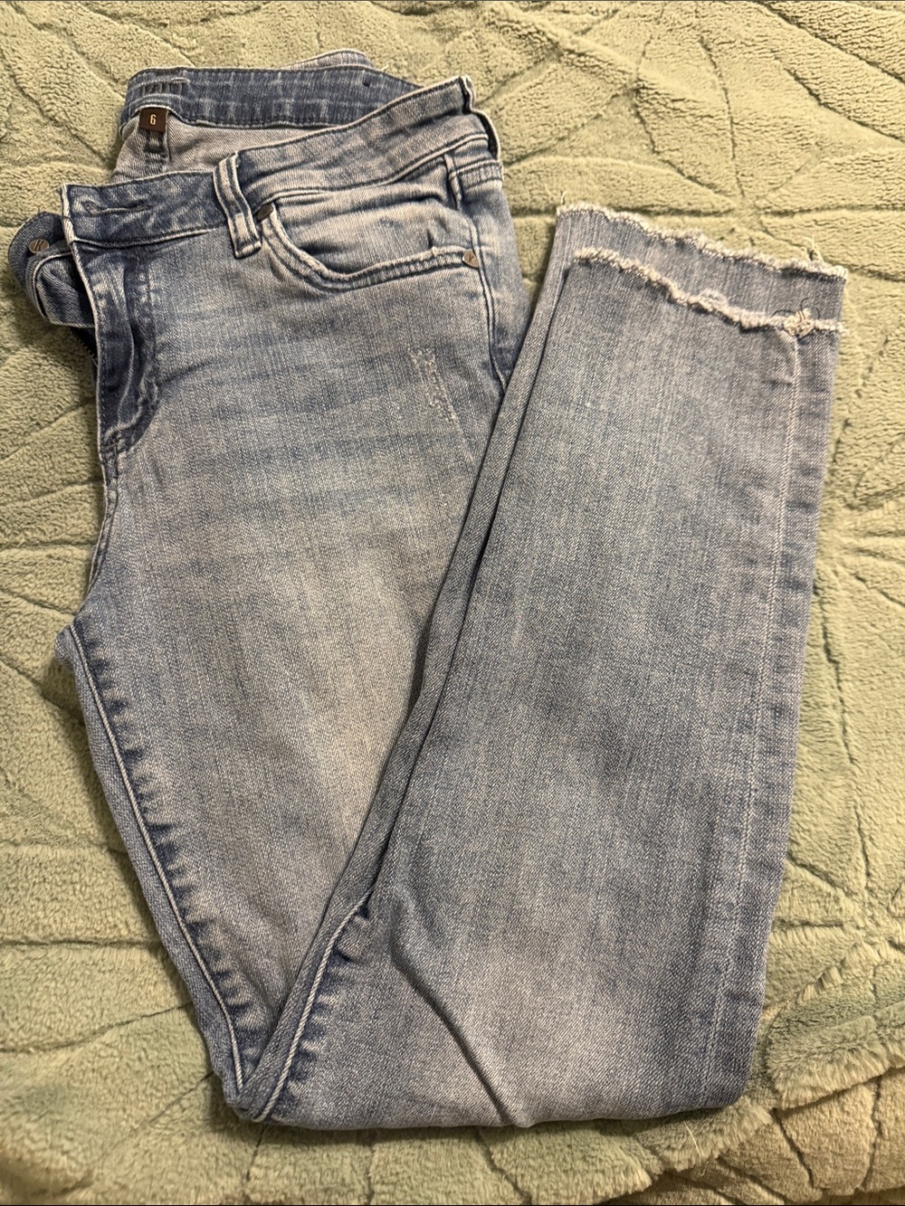 KUT Light Wash Women's Jeans - Frayed Hem